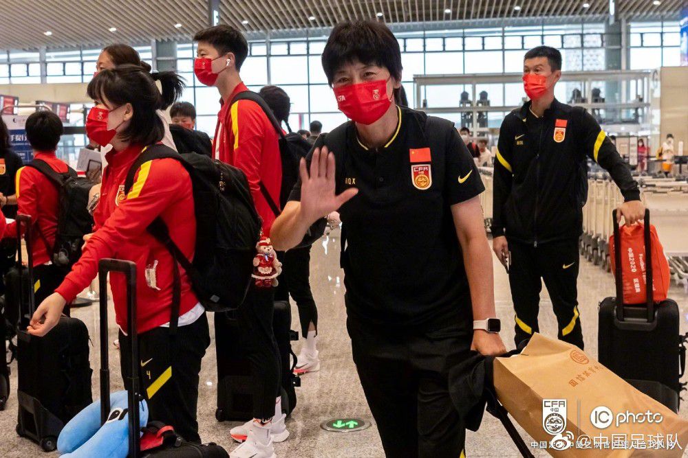顾秋怡甜甜一笑：叶辰哥哥，你跟我还客气什么。